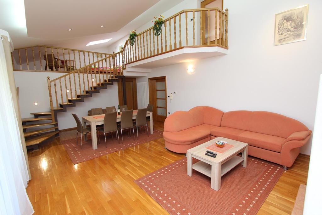 Apartment Villa Nera 풀라 객실 사진